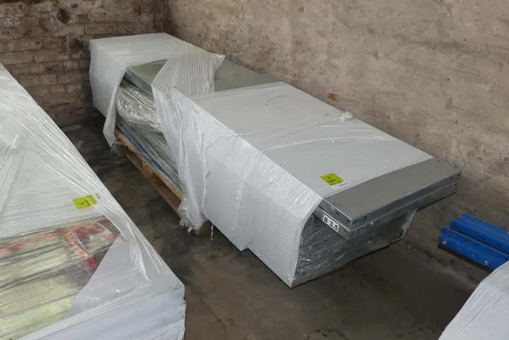 Posten Regalböden Maße in cm ca. 130 x 60